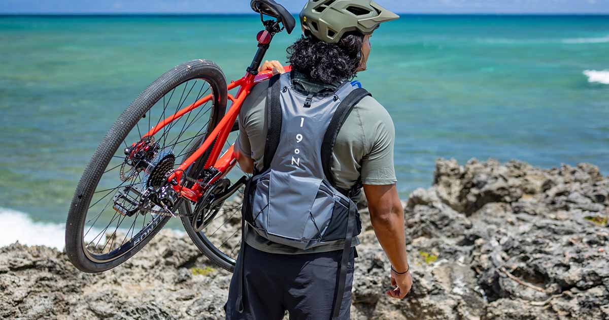 Man wearing 19°N cooling vest.